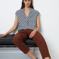 Marc O'Polo Sleeveless V-neck Blouse In A Regular Fit Made From A Soft Organic Cotton/viscose Blend