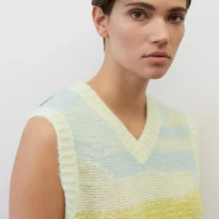 Marc O'Polo Landscape V-neck Sleeveless Jumper In A Soft Blend Of New Wool And Alpaca Wool -Marc O'Polo Verkäufe 2c322e2f1dc69db457d6422b39ab15d5 scaled