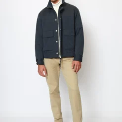 Marc O'Polo Lightly Padded Utility Jacket Regular With A Stand-up Collar -Marc O'Polo Verkäufe 32c9dfee1e34074be3ae709462dde9ab scaled