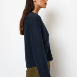 Marc O'Polo V-neck Cardigan Loose Virgin Wool Mix 16 Marc O'Polo V-neck Cardigan Loose Virgin Wool Mix -Marc O'Polo Verkäufe 332e52b68ad4eebe9e489a6ba5aed8f5 scaled