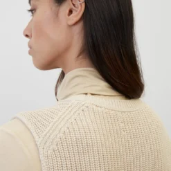 Marc O'Polo Sleeveless Knitted Jumper In A Regular Fit Made Of Organic Cotton -Marc O'Polo Verkäufe 4127982f4158a191cf774ad83371f35a scaled