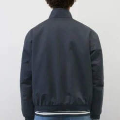 Marc O'Polo Bomber Jacket In A Regular Fit With A Stand-up Collar -Marc O'Polo Verkäufe 44100edcd63e408afedf00e56a8c6586 scaled