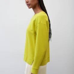 Marc O'Polo Sweatshirt In A Relaxed, Cropped Fit With Slits At The Side Seams Made Of Organic Cotton -Marc O'Polo Verkäufe 521c201d970e62e1e91ae8d77427f281 scaled