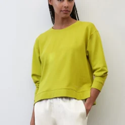 Marc O'Polo Sweatshirt In A Relaxed, Cropped Fit With Slits At The Side Seams Made Of Organic Cotton -Marc O'Polo Verkäufe 582f2d7a349d5d8e58182e4fdff30e31 scaled