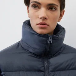 Marc O'Polo Cropped Padded Puffer Jacket With A Water-resistant Surface -Marc O'Polo Verkäufe 5a3ae54f778972b6747fd93901429149 scaled