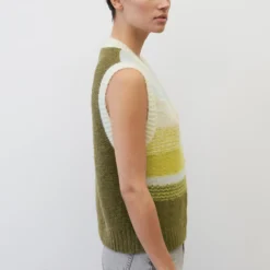 Marc O'Polo Landscape V-neck Sleeveless Jumper In A Soft Blend Of New Wool And Alpaca Wool -Marc O'Polo Verkäufe 5e63518869e999a3328eecde2cc9e09f scaled