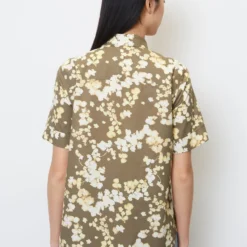 Marc O'Polo Short-sleeved Blouse With All-over Print In Paper Touch Poplin -Marc O'Polo Verkäufe 5fc614e92fdf99898feadfa27952ead9 scaled