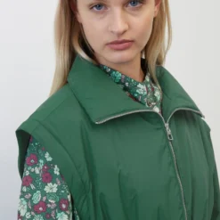 Marc O'Polo Padded Puffer Jacket With Detachable Sleeves With A Water-resistant Surface -Marc O'Polo Verkäufe 63859bb68f41a0e952594e9e4c2f31f6 scaled