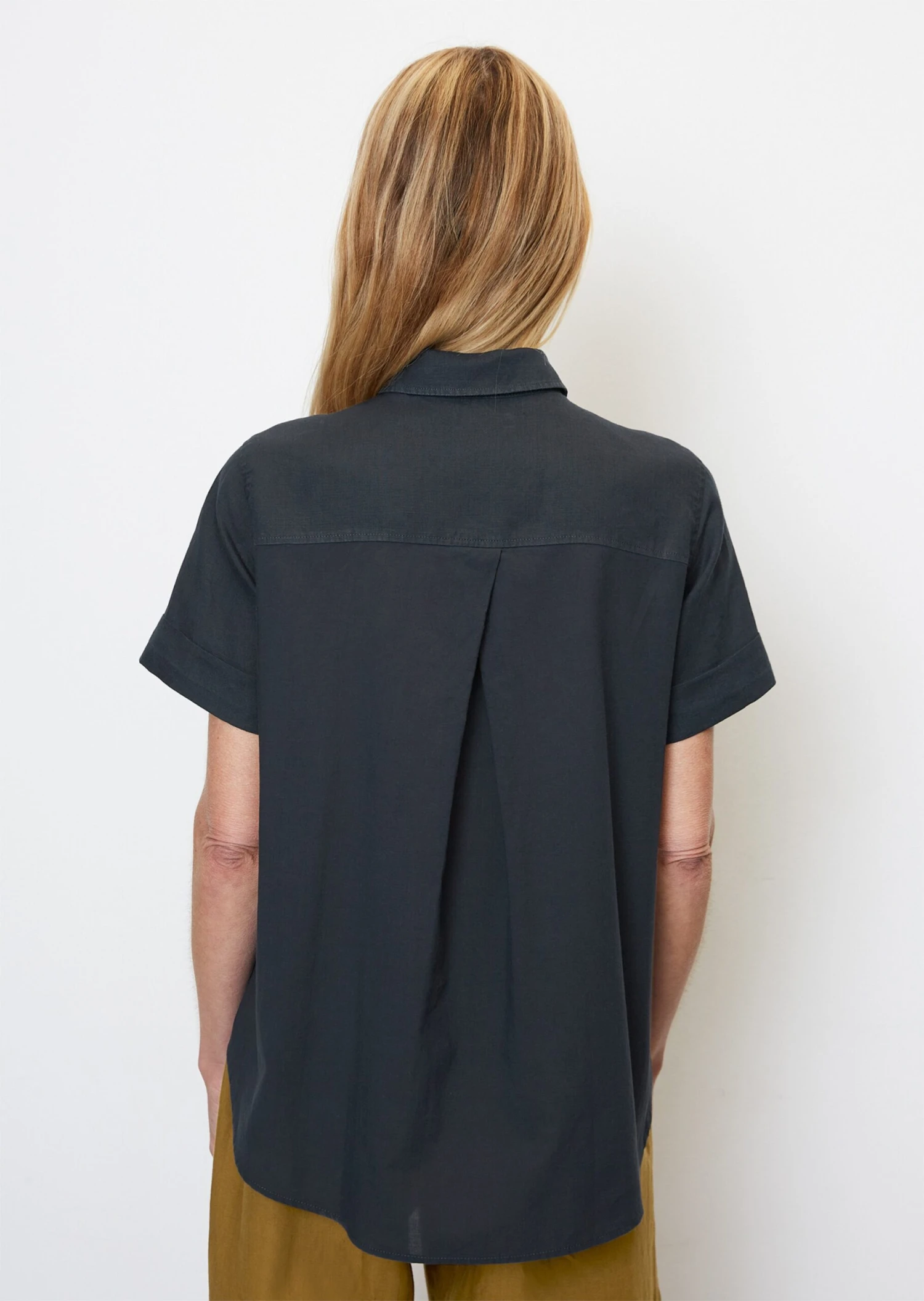 Marc O'Polo Short Sleeve Linen Blouse In An Exciting Mix Of Materials 5 Marc O'Polo Short Sleeve Linen Blouse In An Exciting Mix Of Materials – Bild 3