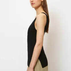 Marc O'Polo Finely Ribbed Top With A V-neckline Made Of Blended Viscose -Marc O'Polo Verkäufe 7fc086d57384f00e13c82d8c595be1da scaled