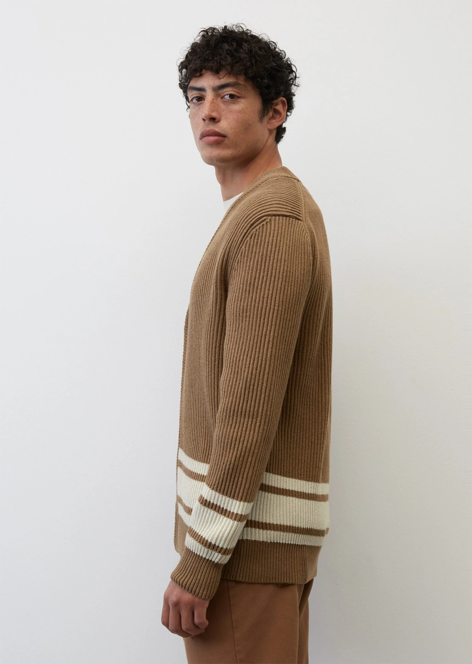 Marc O'Polo V-neck Cardigan, Relaxed Fit Made Of An Organic Cotton And New Wool Blend 8 Marc O'Polo V-neck Cardigan, Relaxed Fit Made Of An Organic Cotton And New Wool Blend – Bild 6