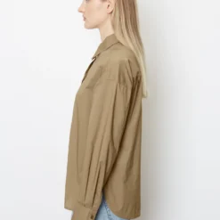 Marc O'Polo Long Sleeve Blouse In A Relaxed Fit Made Of Paper Touch Poplin 16 Marc O'Polo Long Sleeve Blouse In A Relaxed Fit Made Of Paper Touch Poplin -Marc O'Polo Verkäufe 897af561bded375176a7861df3e60394 scaled