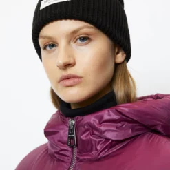 Marc O'Polo Down Jacket Relaxed Made From Recycled Shiny Nylon -Marc O'Polo Verkäufe 8a3c0b67eea551d4d51026abbb26ae24 scaled