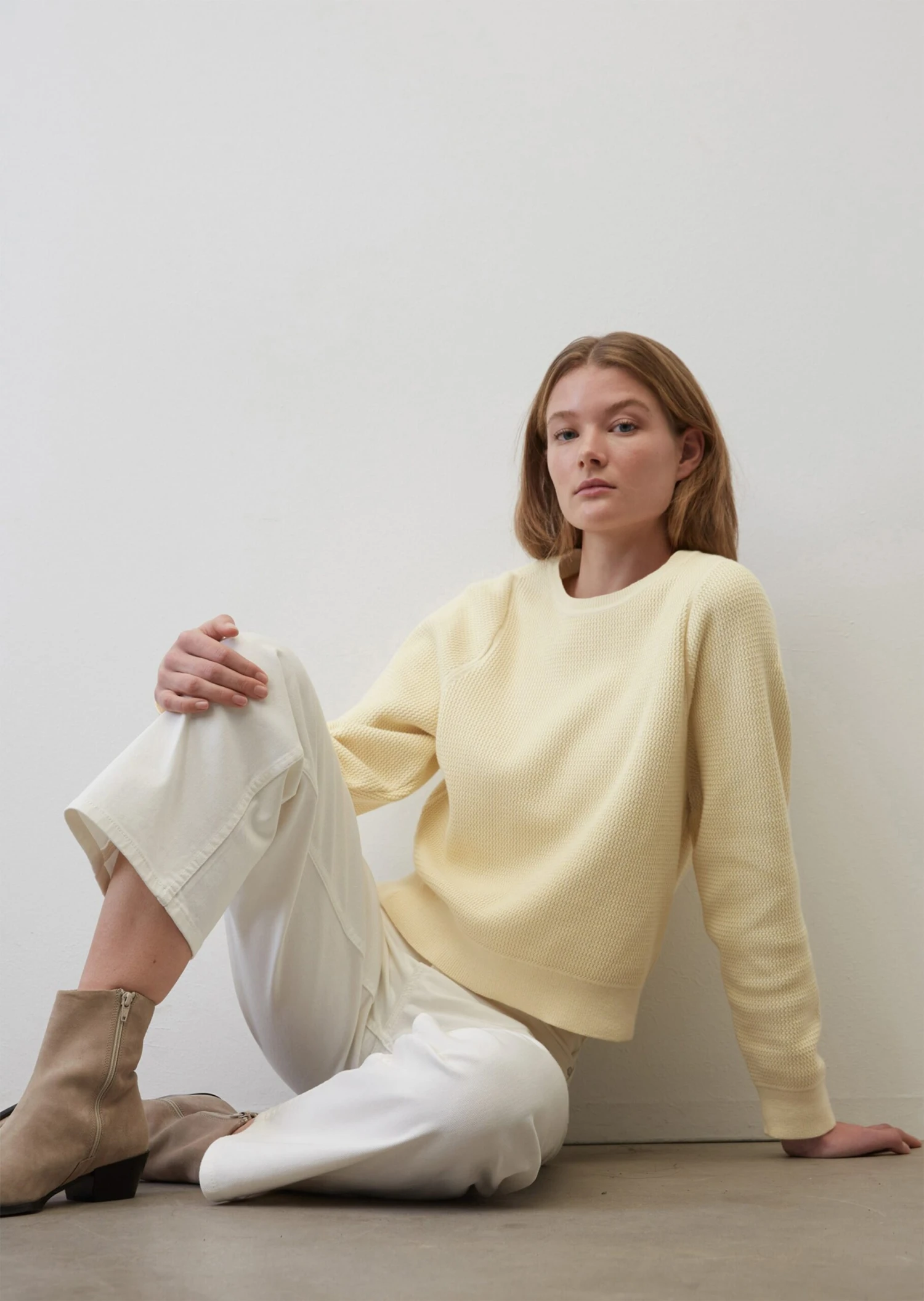 Marc O'Polo Round-neck Knitted Jumper In A Loose, Cropped Fit With A Fine Offset Pattern 4 Marc O'Polo Round-neck Knitted Jumper In A Loose, Cropped Fit With A Fine Offset Pattern – Bild 2