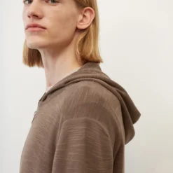 Marc O'Polo Sporty Hooded Cardigan In A Regular Fit Made Of A Cotton/new Wool Blend 15 Marc O'Polo Sporty Hooded Cardigan In A Regular Fit Made Of A Cotton/new Wool Blend -Marc O'Polo Verkäufe 8e6389fe450349c0b360f695c1264756 scaled