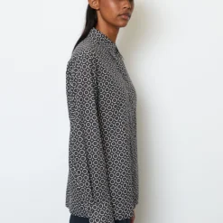 Marc O'Polo Long-sleeved Blouse With All-over Print Regular In Voile Fabric With A Silky Touch 16 Marc O'Polo Long-sleeved Blouse With All-over Print Regular In Voile Fabric With A Silky Touch -Marc O'Polo Verkäufe a48c56c336c71a969b1027daf455f612 scaled