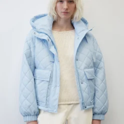 Marc O'Polo Quilted Bomber Jacket With A Fixed Hood In A Relaxed Fit Made Of Recycled Nylon Performance Fabric -Marc O'Polo Verkäufe a491110af143a06dedabe9c60d4fa9f1 1 scaled