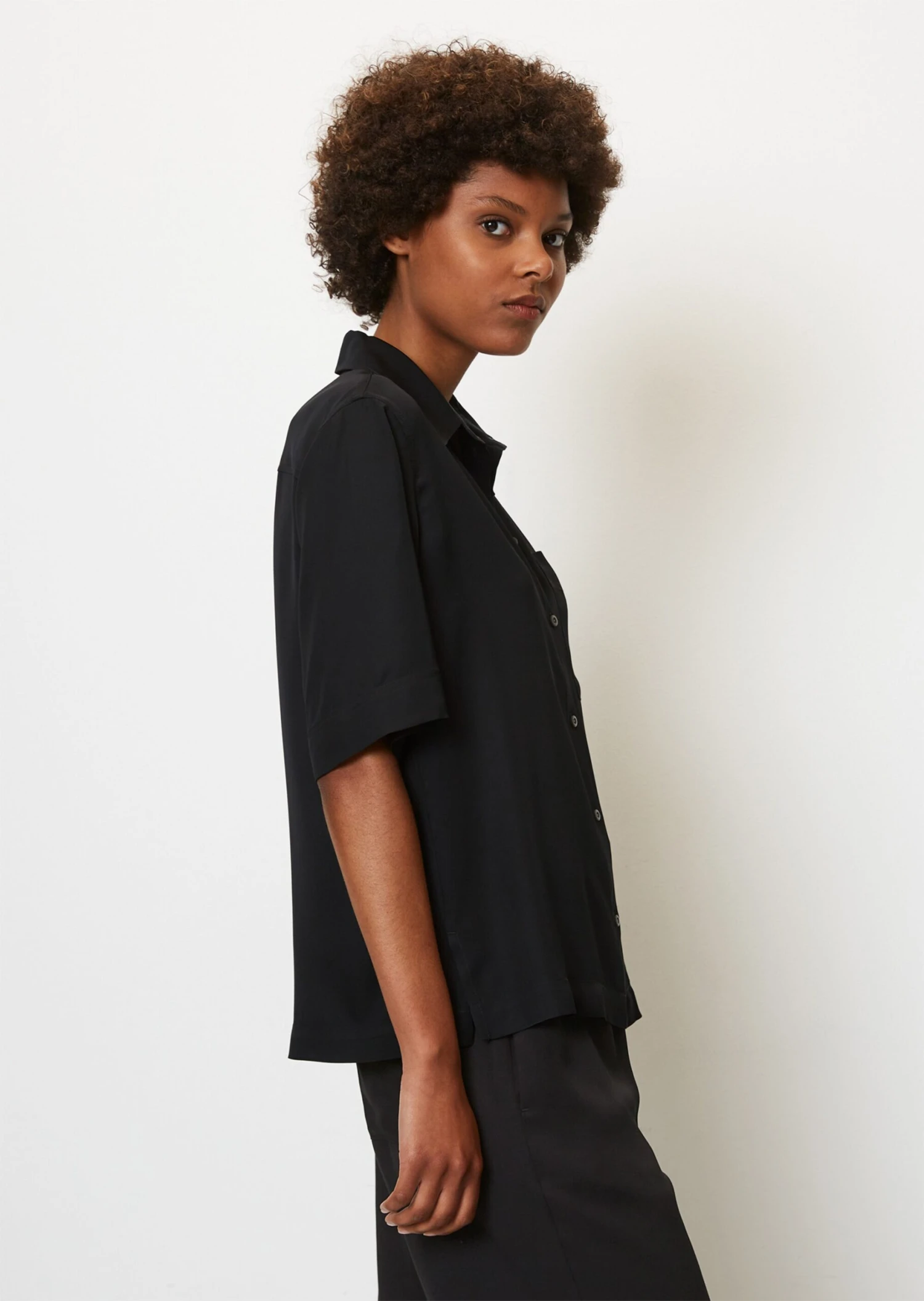 Marc O'Polo Flowing Short-sleeved Blouse Made From Viscose Twill 8 Marc O'Polo Flowing Short-sleeved Blouse Made From Viscose Twill – Bild 6