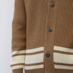 Marc O'Polo V-neck Cardigan, Relaxed Fit Made Of An Organic Cotton And New Wool Blend 15 Marc O'Polo V-neck Cardigan, Relaxed Fit Made Of An Organic Cotton And New Wool Blend -Marc O'Polo Verkäufe c2c4042247e74a9435bba88e528fc8df scaled