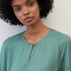 Marc O'Polo Round-neck Blouse With Voluminous Sleeves From LENZING™ ECOVERO™ -Marc O'Polo Verkäufe dd0d8ed210ae262dc461b4f4b0f343e5 scaled