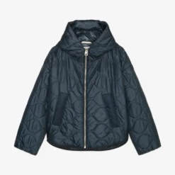 Marc O'Polo Relaxed Hooded Quilted Jacket In A Cape Style Made Of Recycled Ripstop Fabric 17 Marc O'Polo Relaxed Hooded Quilted Jacket In A Cape Style Made Of Recycled Ripstop Fabric -Marc O'Polo Verkäufe df9c1be08b050388540ea17e4388b76e scaled