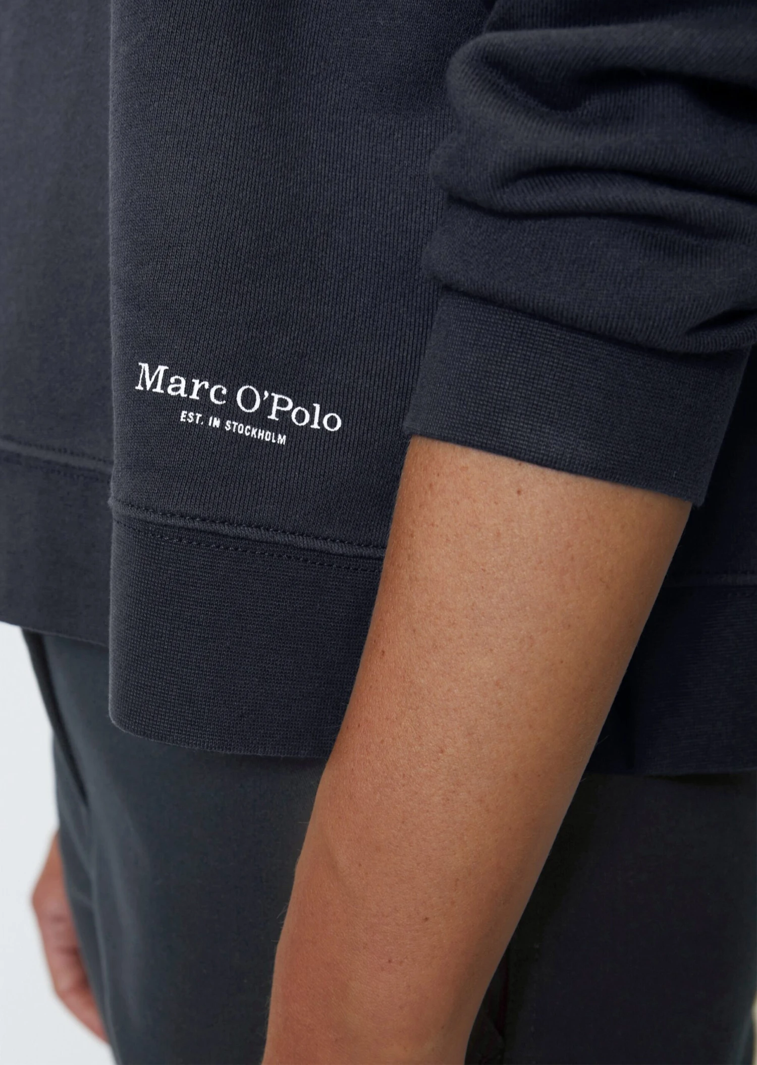 Marc O'Polo Sweatshirt With Side Seam Slits Relaxed Made Of Organic Cotton 7 Marc O'Polo Sweatshirt With Side Seam Slits Relaxed Made Of Organic Cotton – Bild 5