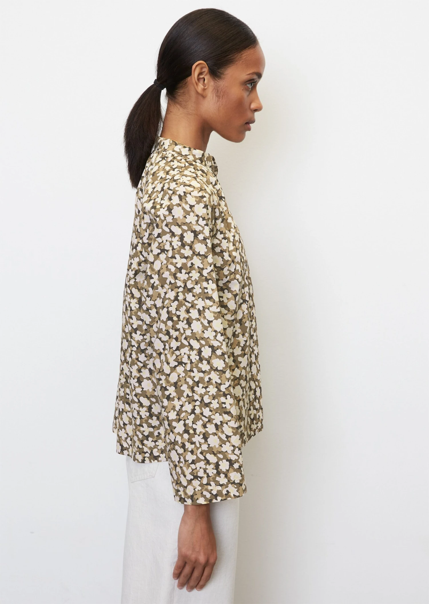 Marc O'Polo V-neck Blouse With An All-over Print Made Of Paper Touch Poplin 8 Marc O'Polo V-neck Blouse With An All-over Print Made Of Paper Touch Poplin – Bild 6