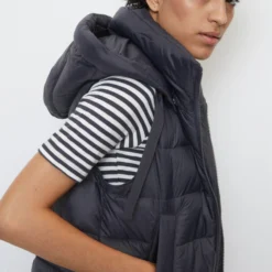 Marc O'Polo Hooded Quilted Puffer Body Warmer With Recycled Materials -Marc O'Polo Verkäufe eb19755418242b49cad8edaf52e80021 scaled