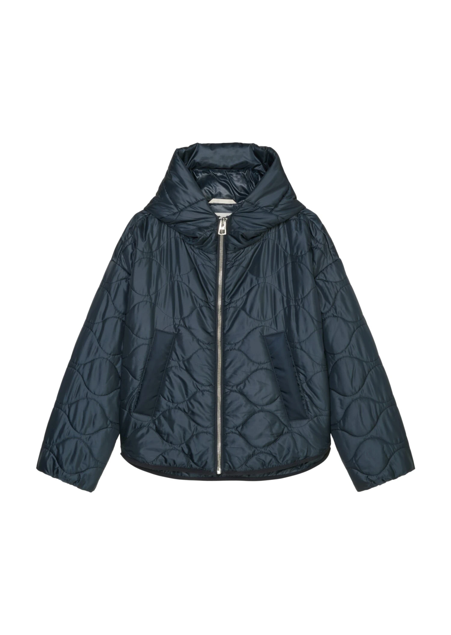 Marc O'Polo Relaxed Hooded Quilted Jacket In A Cape Style Made Of Recycled Ripstop Fabric 10 Marc O'Polo Relaxed Hooded Quilted Jacket In A Cape Style Made Of Recycled Ripstop Fabric – Bild 8