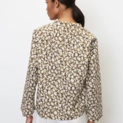 Marc O'Polo V-neck Blouse With An All-over Print Made Of Paper Touch Poplin 13 Marc O'Polo V-neck Blouse With An All-over Print Made Of Paper Touch Poplin -Marc O'Polo Verkäufe faf07455342e571882aad61af4faa9ad scaled